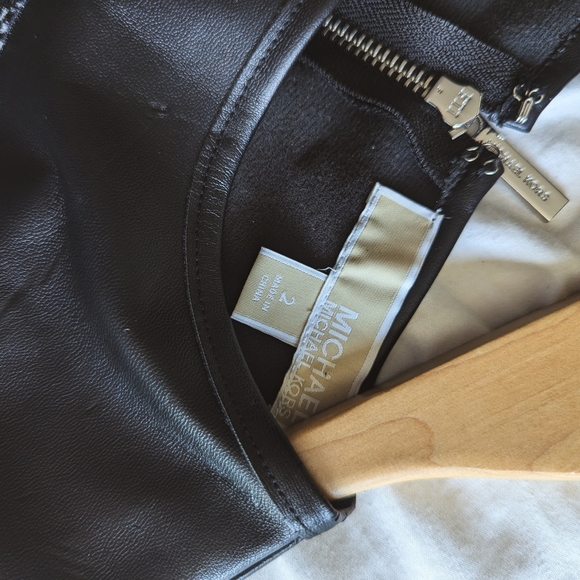 MICHAEL KORS Faux Leather Yoke Short Sleeve Sheath Dress Retail - size 2 - Picture 10 of 16